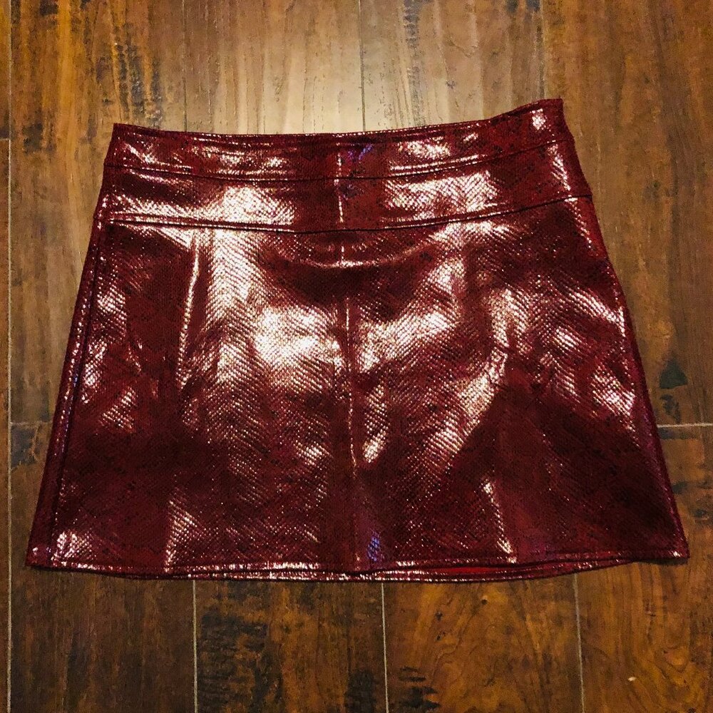NWOT ZARA DARK RED FAUX SNAKESKIN MINI SKIRT